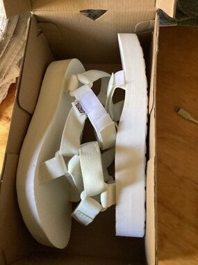 Teva Original Universal Sandals Women 7 Bright White New in Box